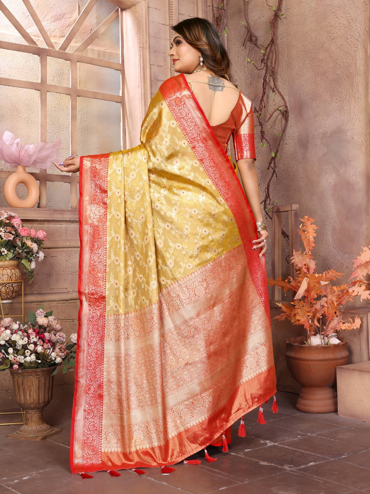 Lekha Vc Vanita Tissue Silk Zari Weaving Woven Border Saree