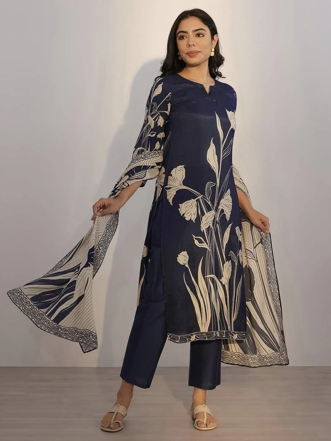 Devriya Black Color Soft Aasam Printed Kurti And Pant Dupatta