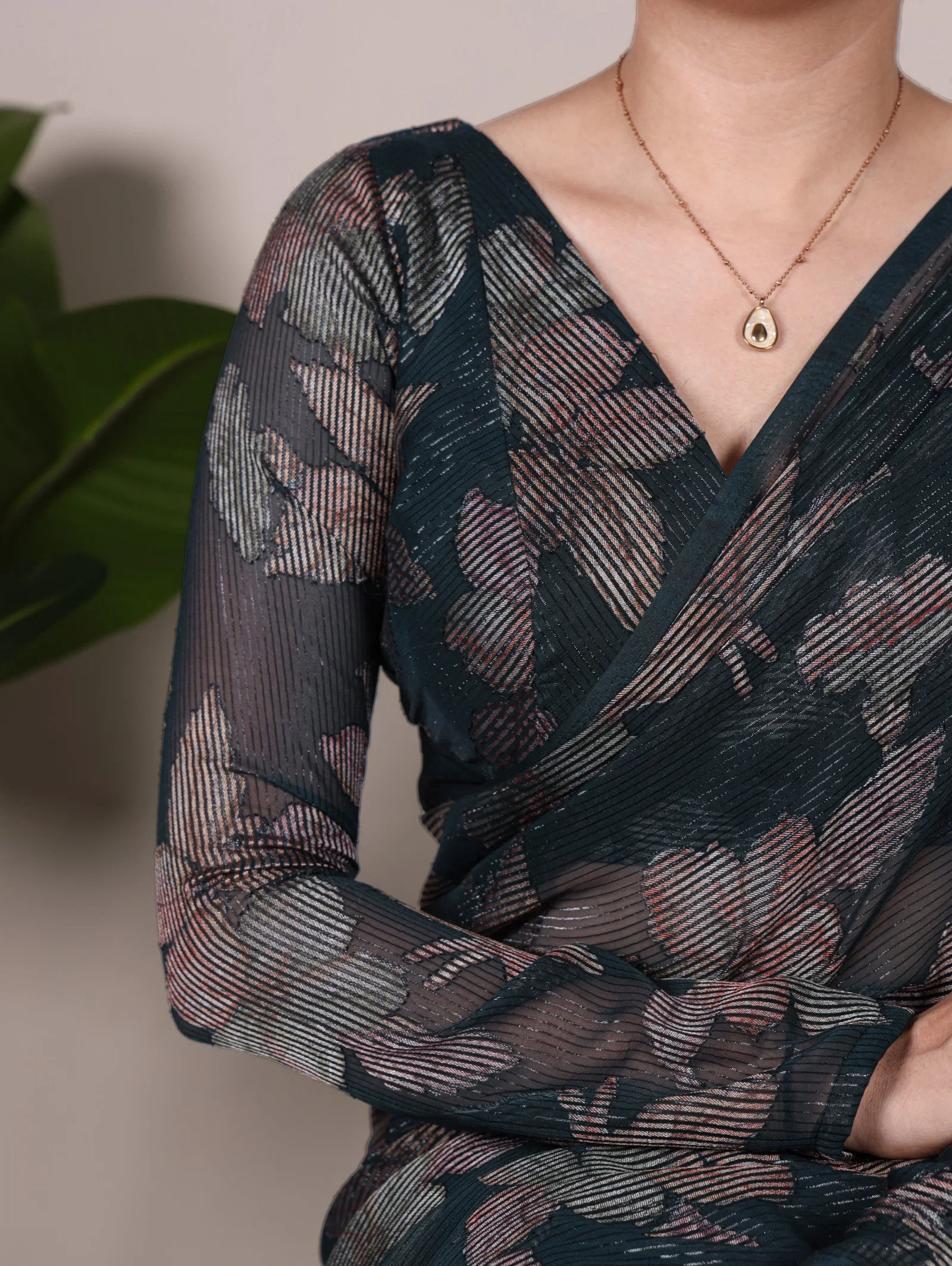 Taraa L 7052 Lurex Brasso Floral Viscose Saree Collection