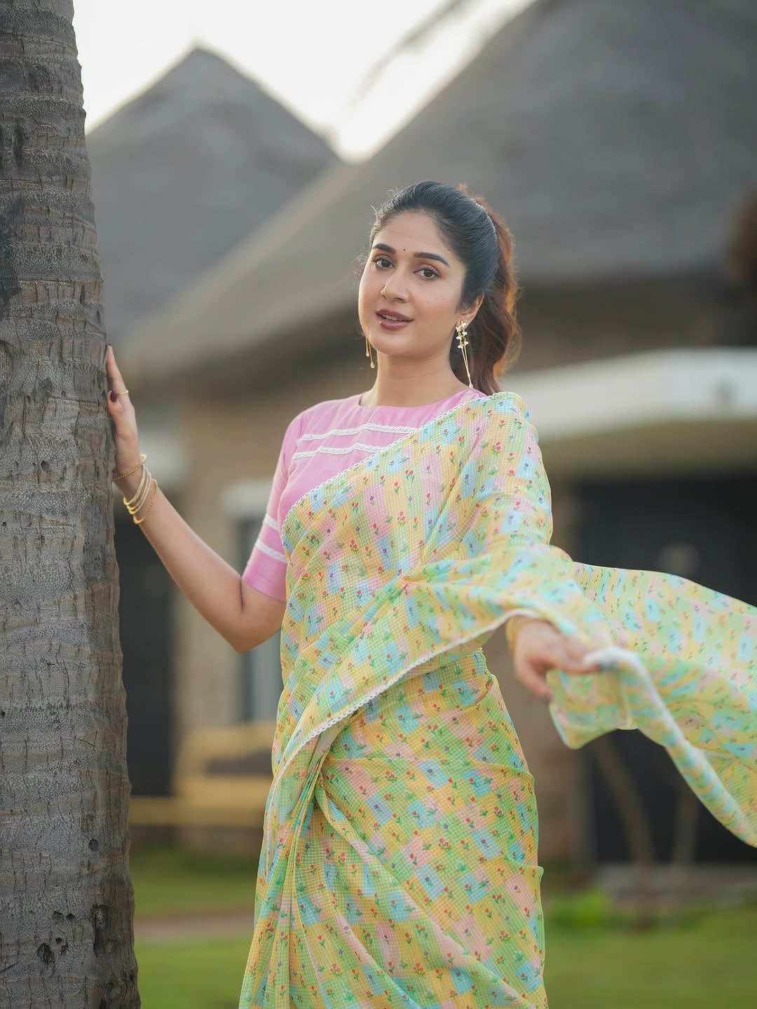 VLC Radhika Handloom Linen Cotton With Lace Border Saree