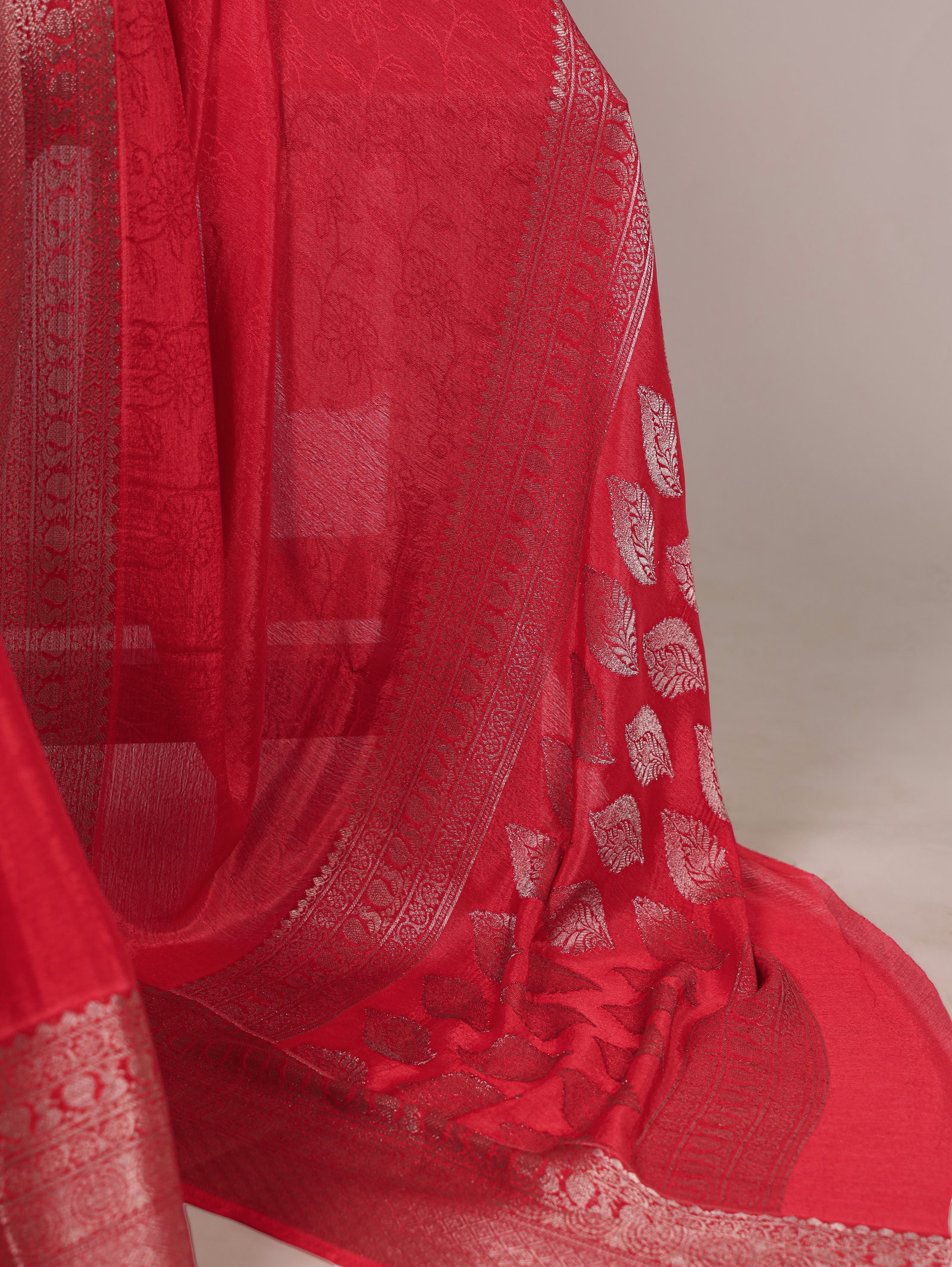 Taraa L 7916 Chinon Zari Weaving Traditional Wear Saree Collection