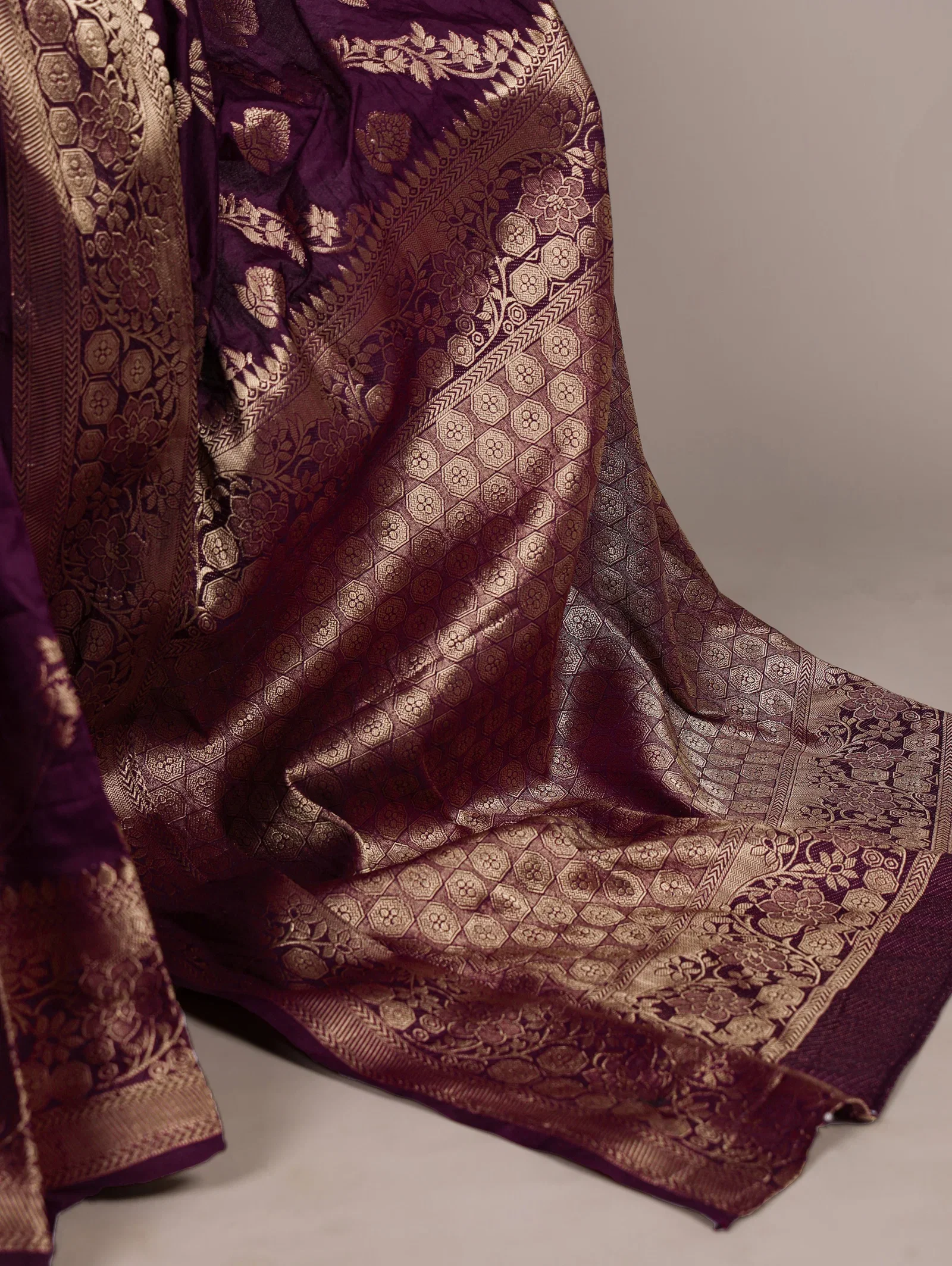 Taraa L 7914 Naylon Weaving Work Festival Wear Saree