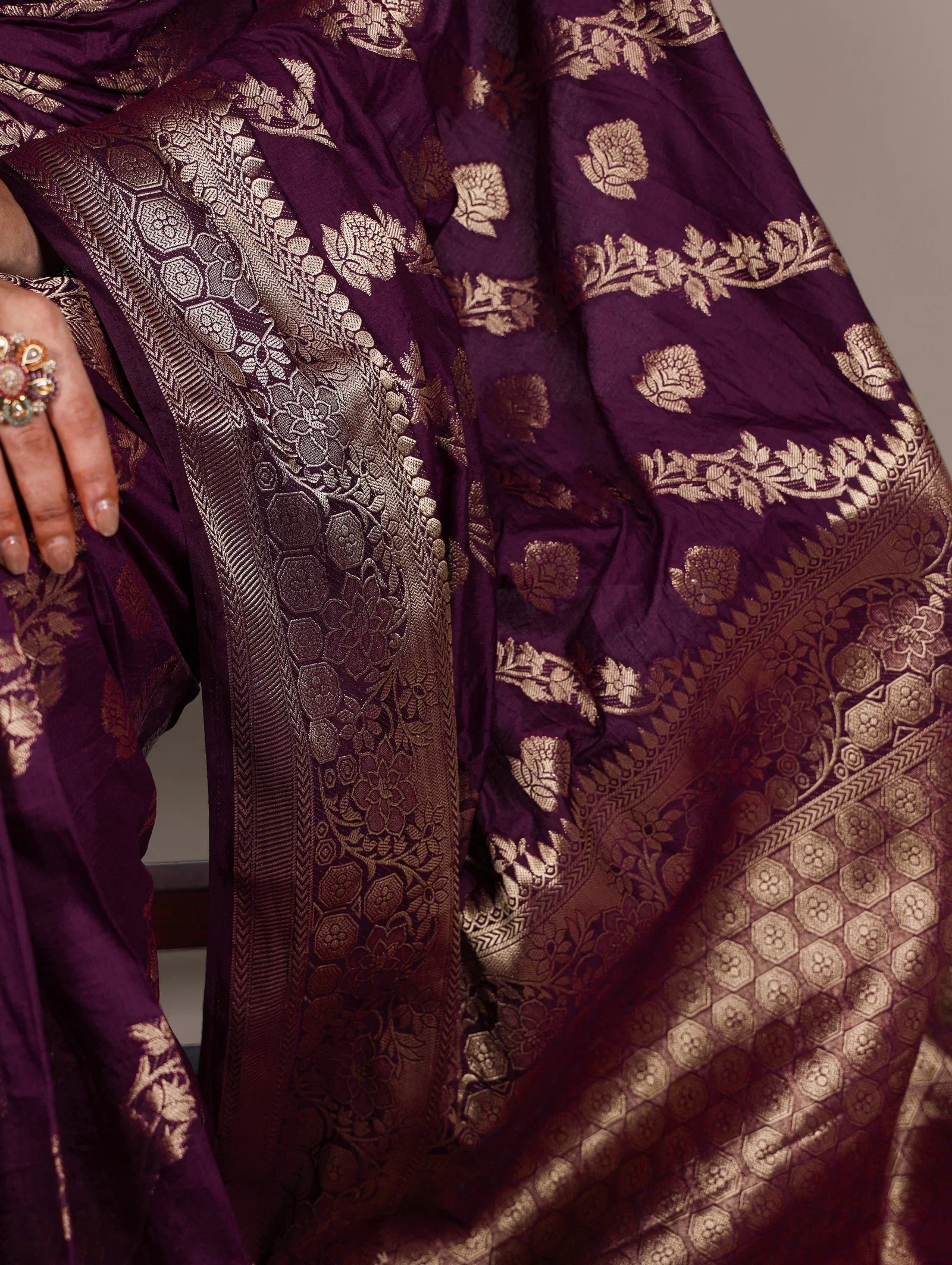 Taraa L 7914 Naylon Weaving Work Festival Wear Saree