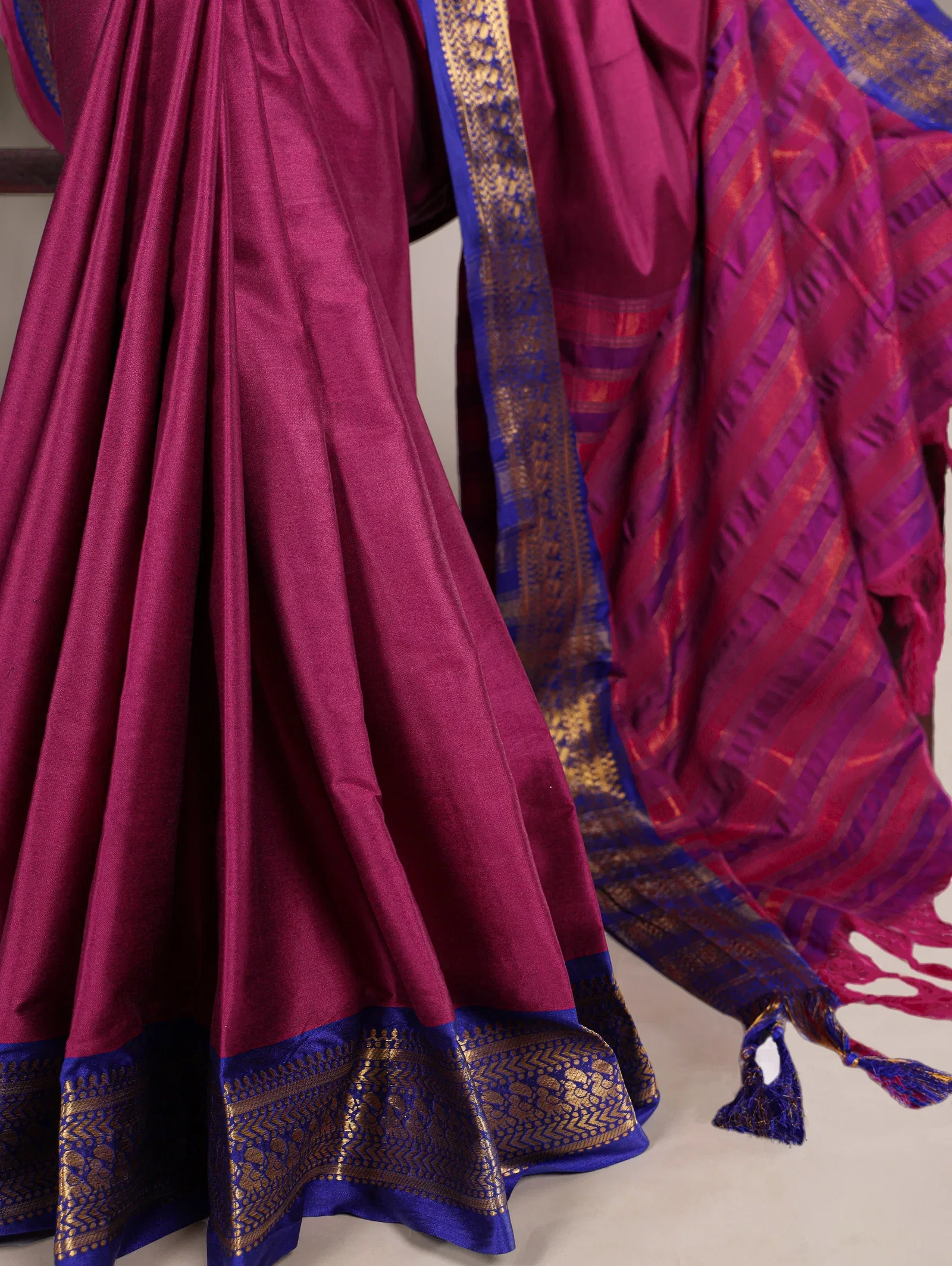 Taraa L 7100 Aura Silk Zari Weaving Traditional Wear Saree