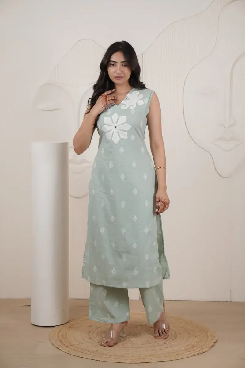 Naisha K 967 Cambric Cotton Weaving Kurti With Bottom Collection