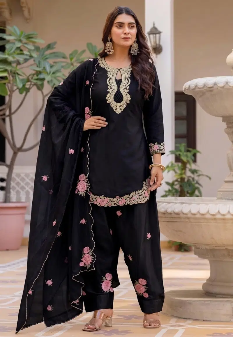 Afsana White Hans Cotton Embroidered Salwar Kameez