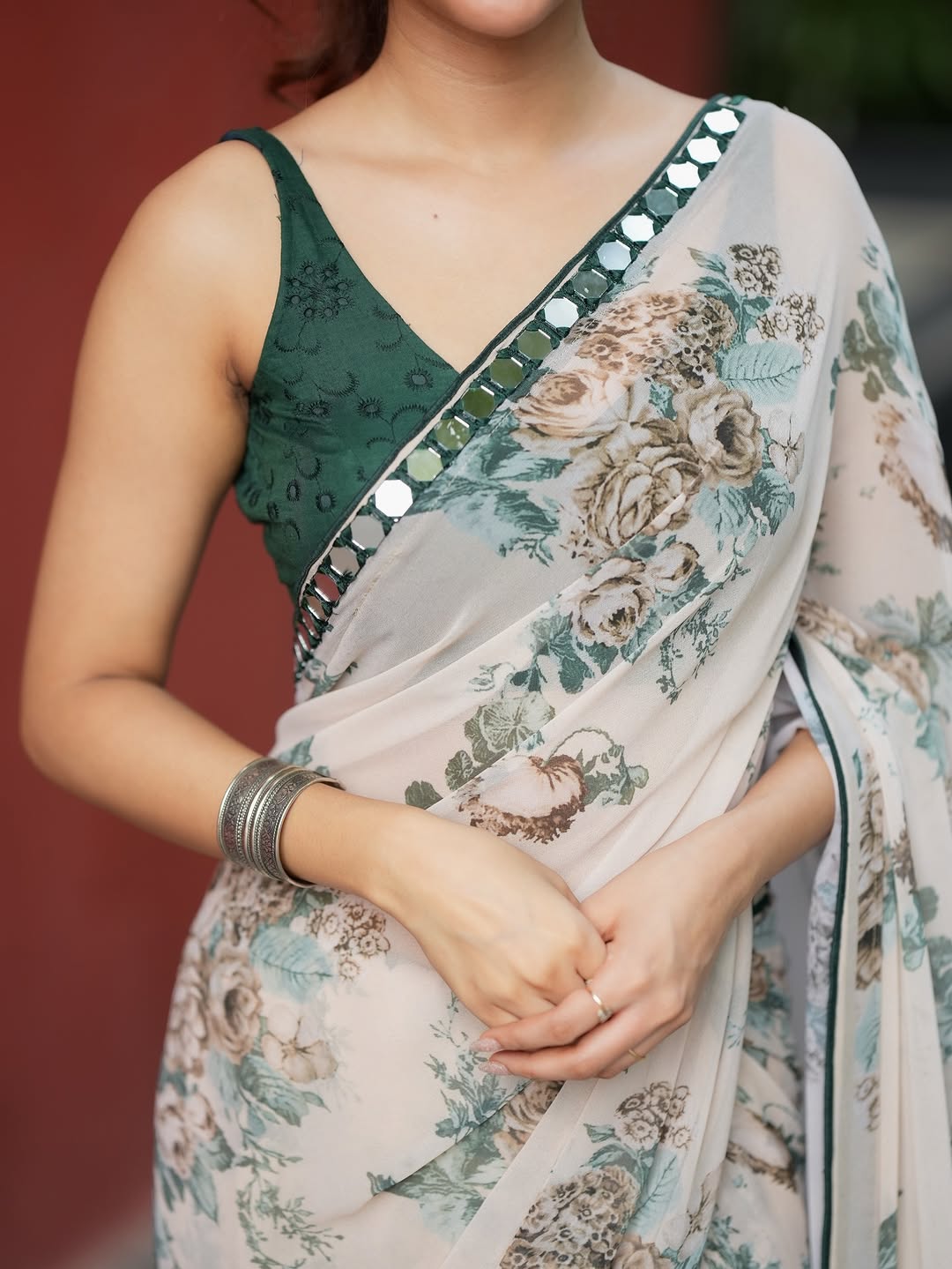 VLC Kamangari Georgette Printed Mirror Border Work Saree