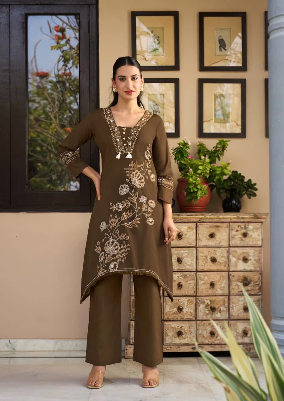 Karissa Amrita Bombay Cotton Handworked Kurti With Bottom